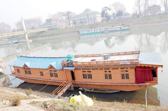 Houseboat Snow View, Srinagar 1